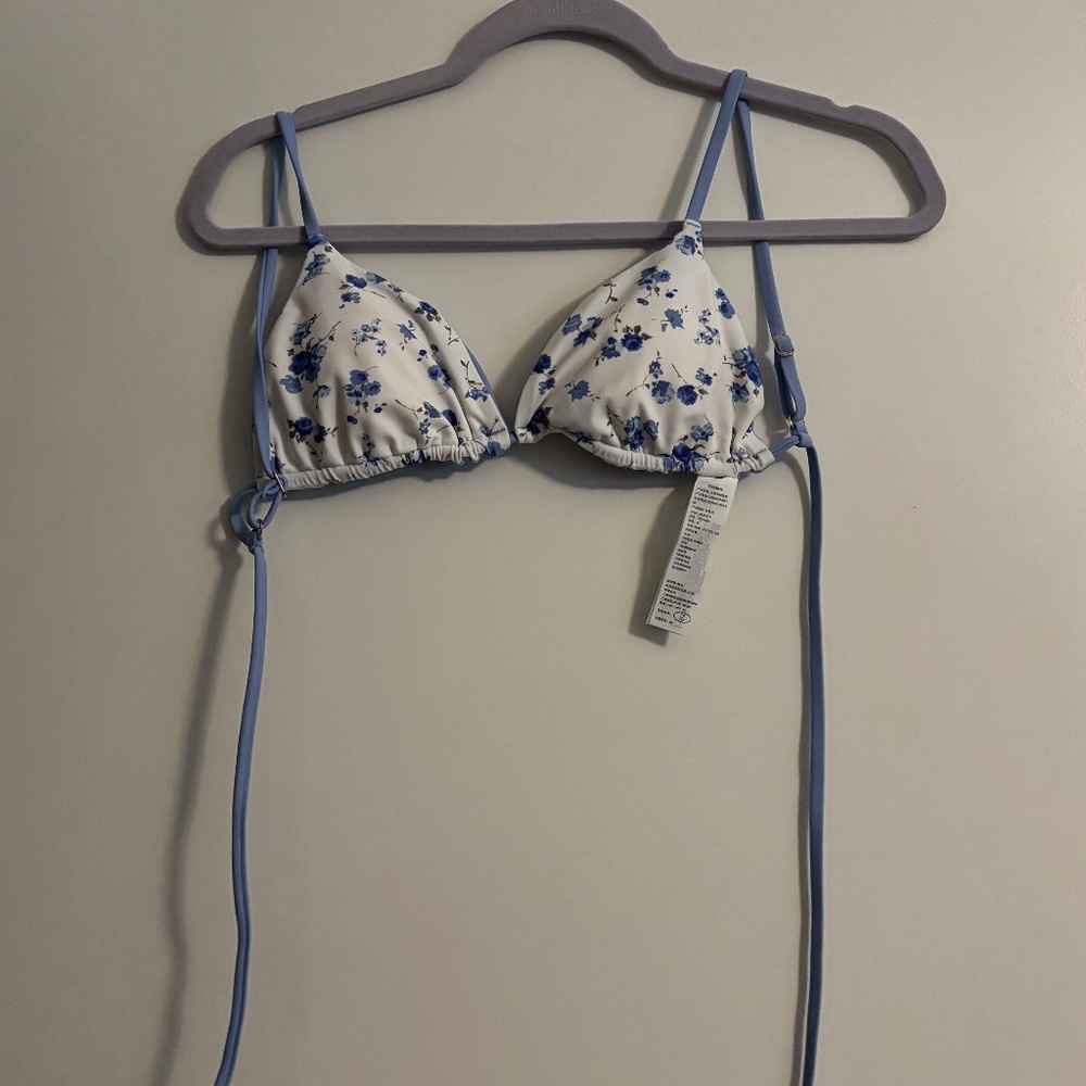 Hollister triangle reversible string top with blue florals